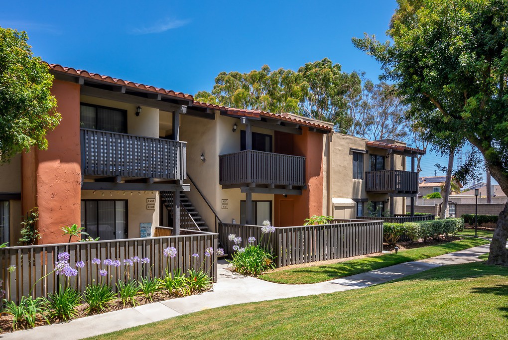 The Huntington, Huntington Beach - (see pics & AVAIL)