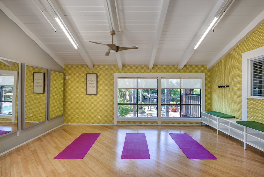 The Huntington, Huntington Beach - (see pics & AVAIL)