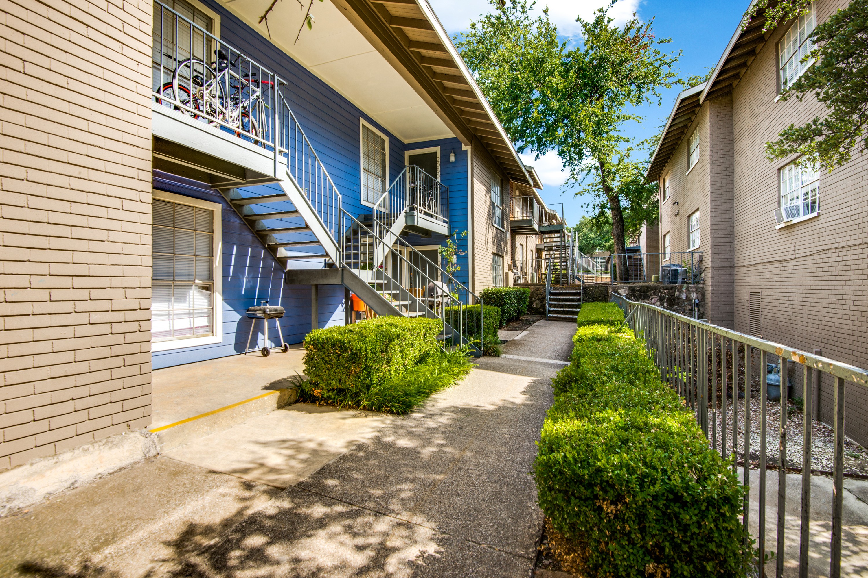 East Town Apartments, Dallas (see pics & AVAIL)