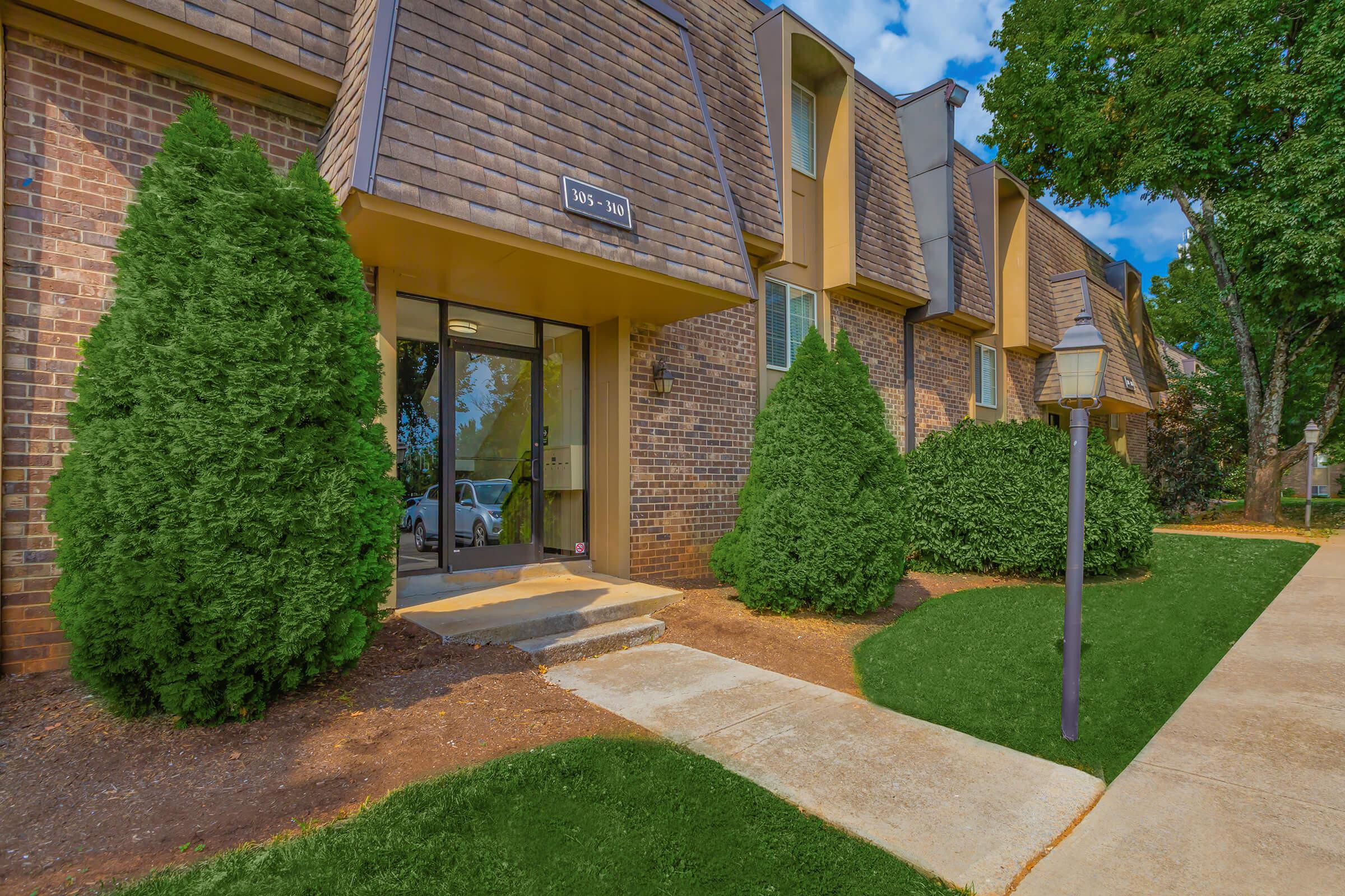 Kingston Pointe Apartments, Knoxville - (see pics & AVAIL)