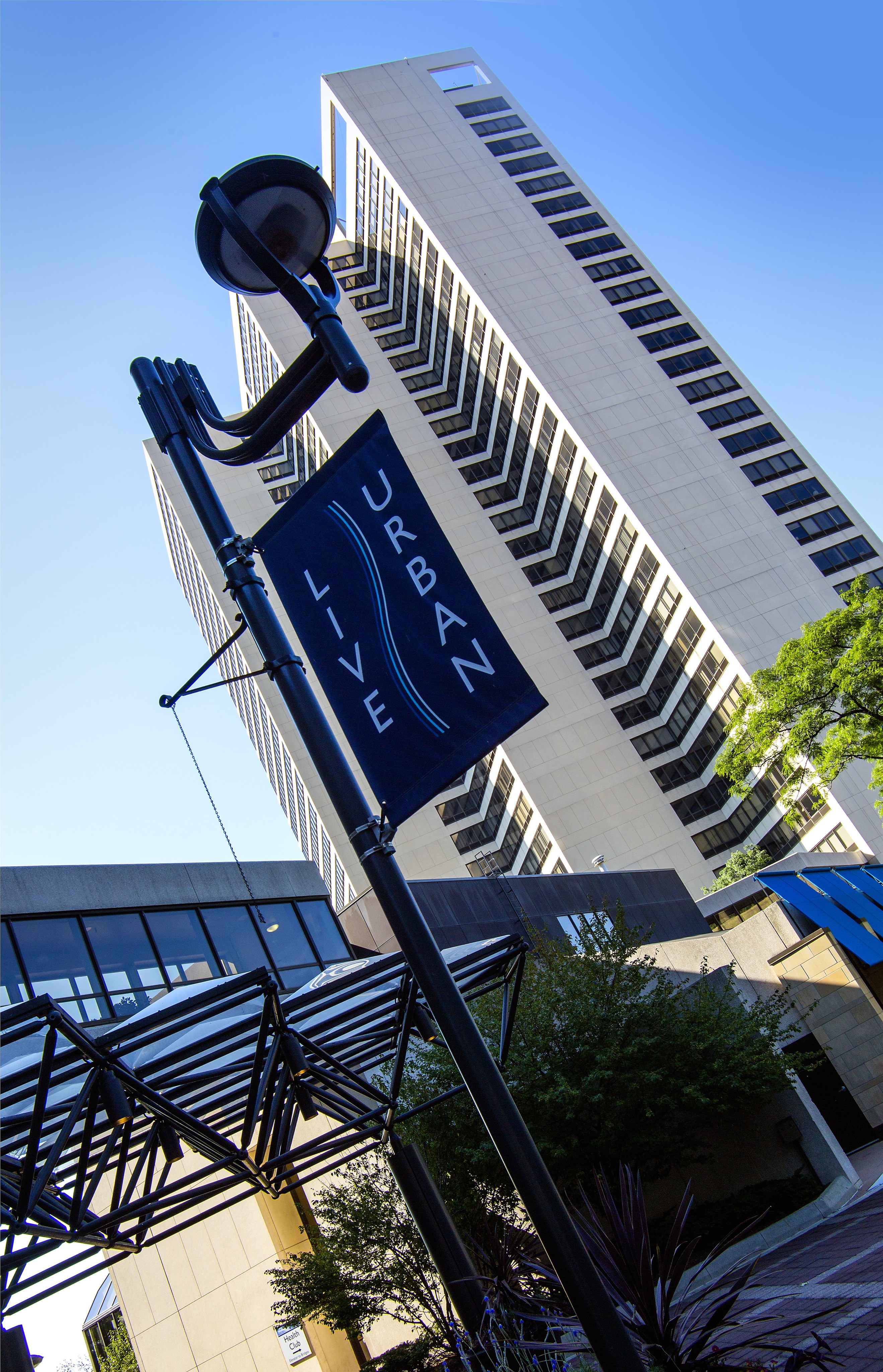 Riverfront Towers, Detroit - (see pics & AVAIL)