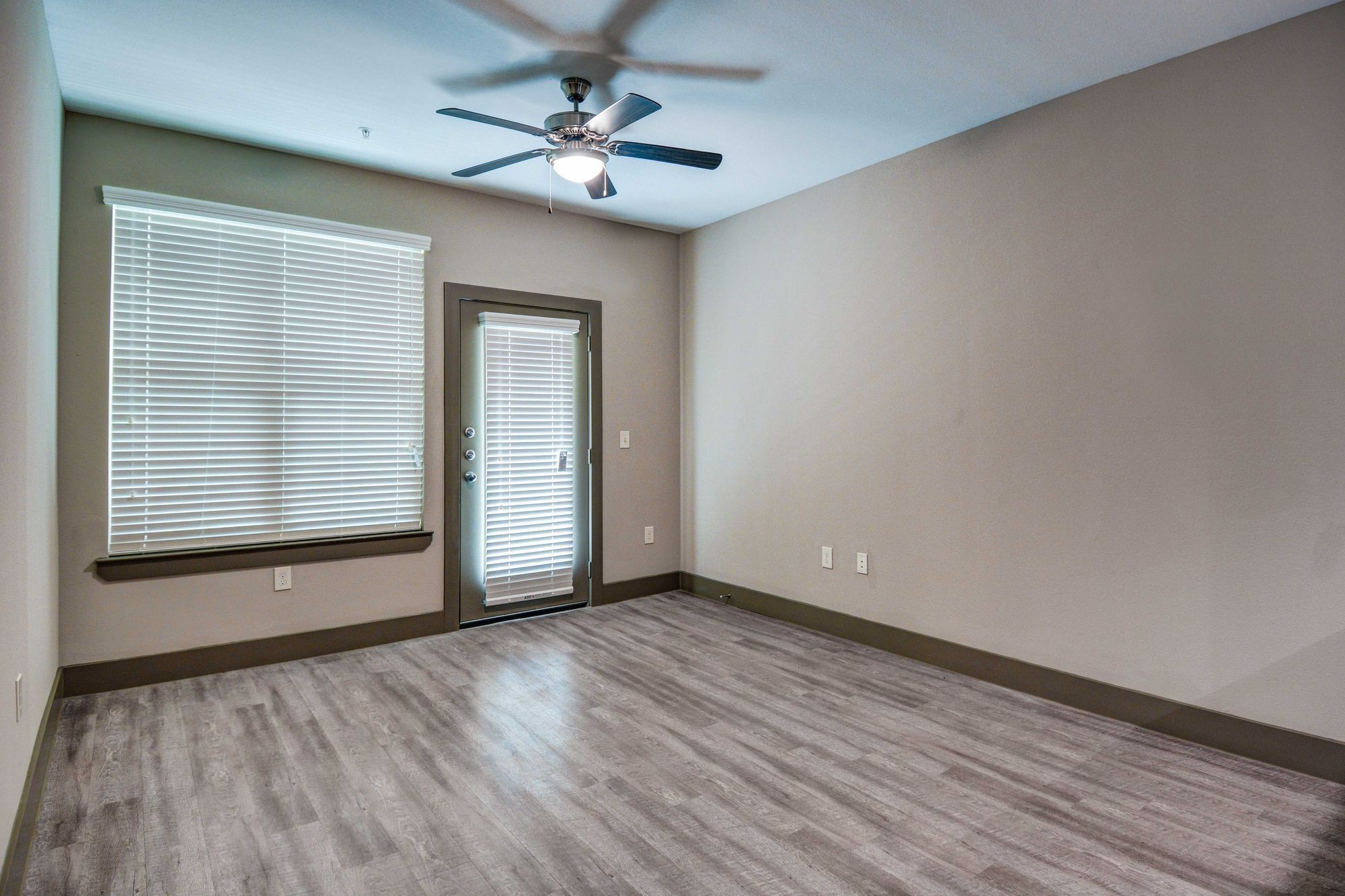 Hollister Oaks Apartments, Houston - (see pics & AVAIL)