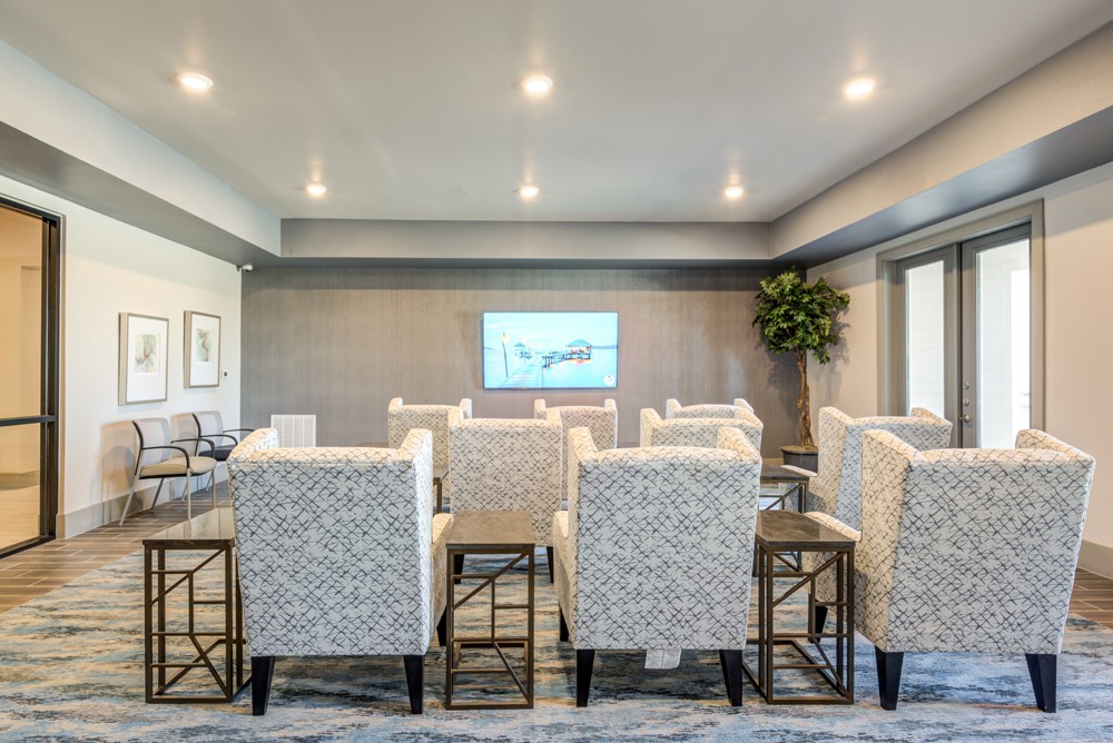 Oaks 55, Euless - (see pics & AVAIL)