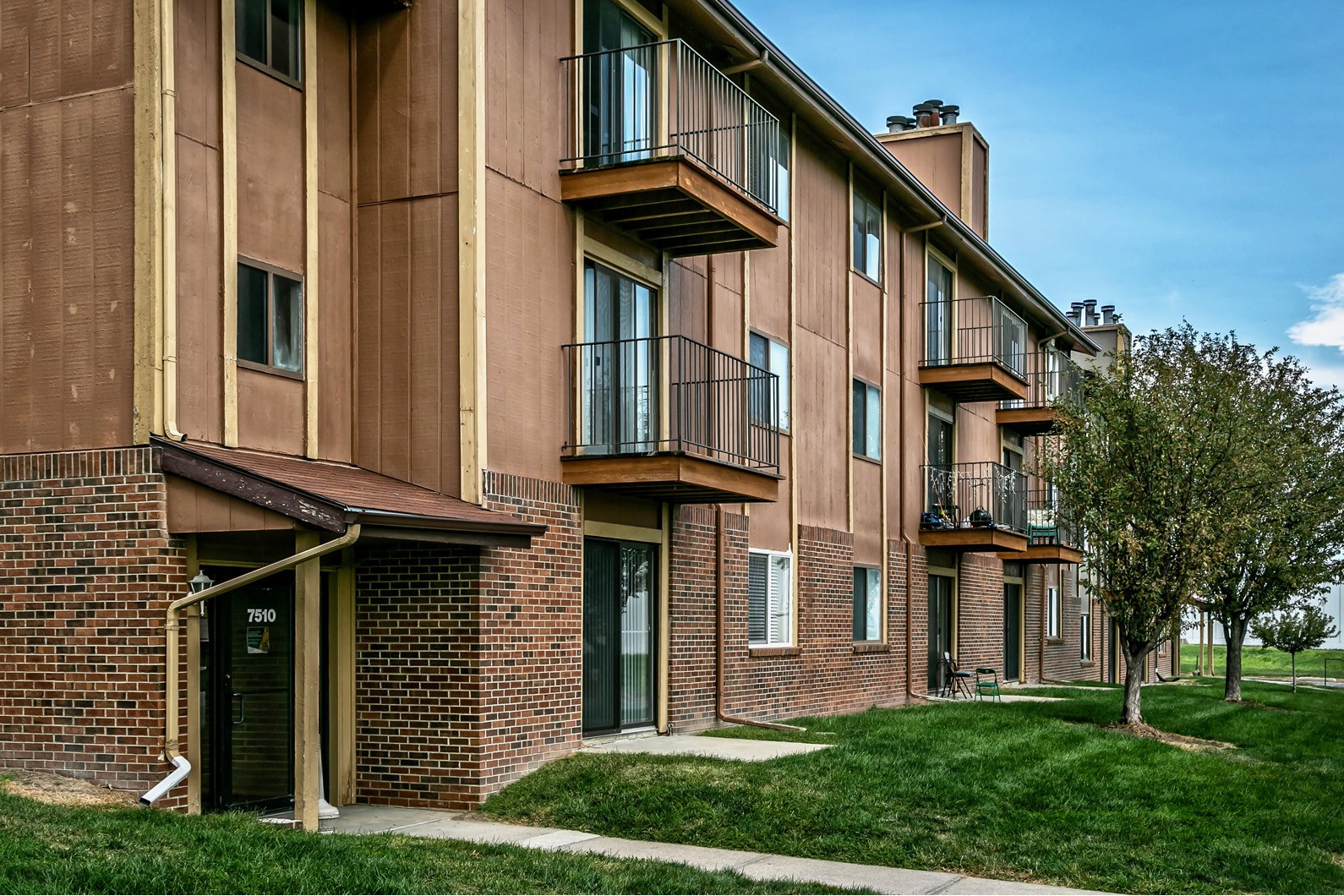 Howard Street Apartments, Omaha (see pics & AVAIL)