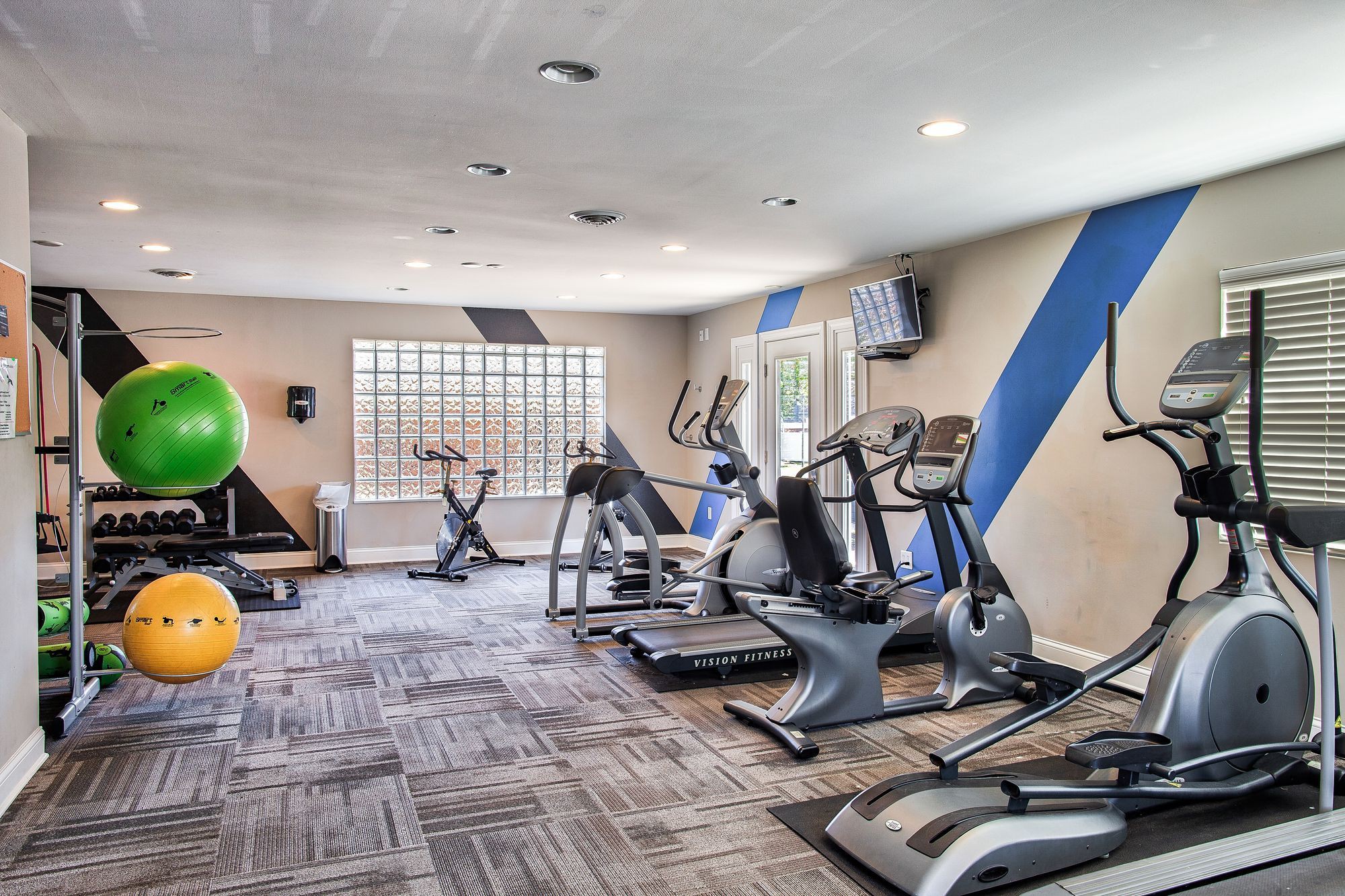 Quail Run Apartments, Zionsville - (see pics & AVAIL)