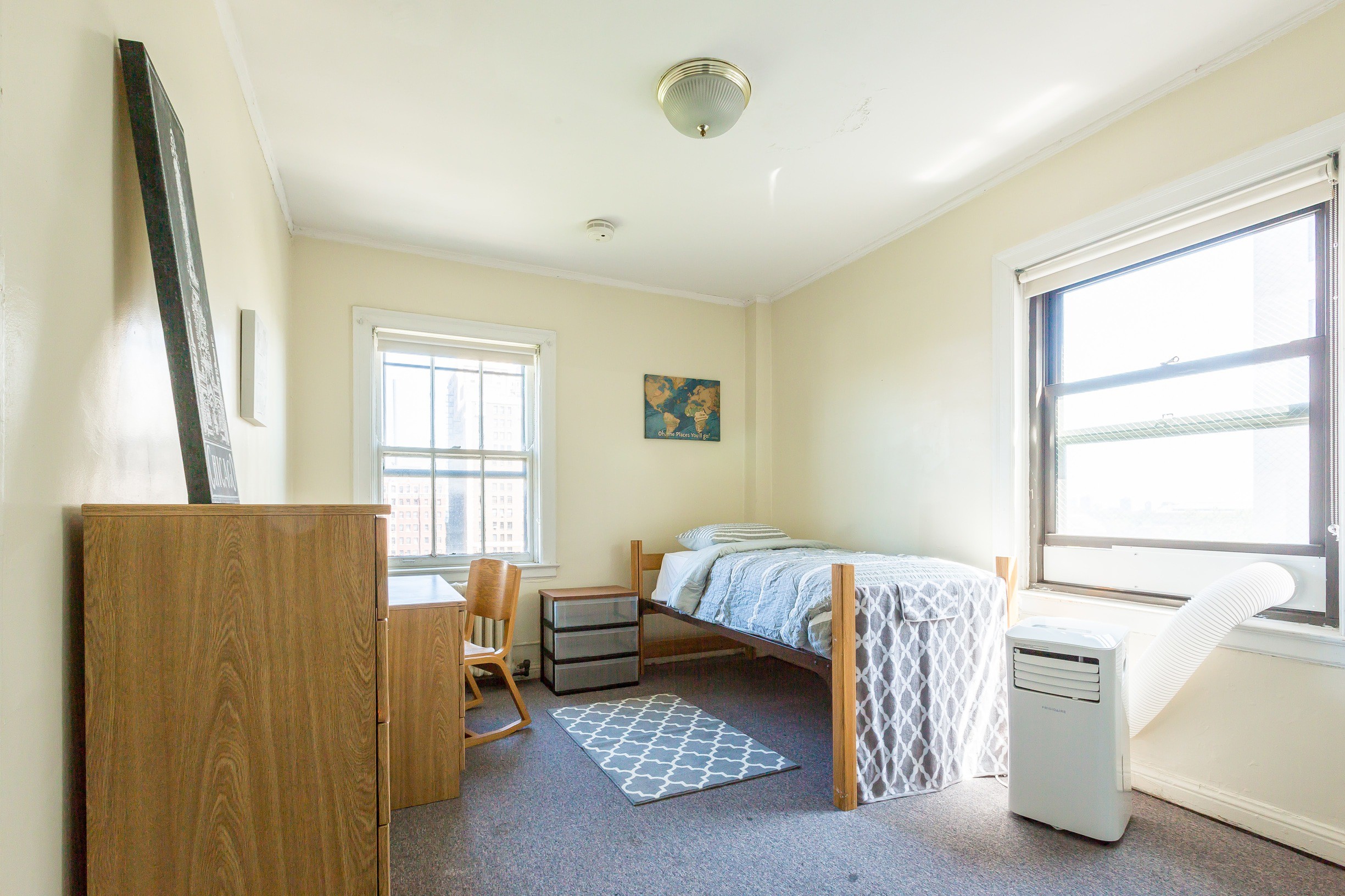 5540 S. Hyde Park Blvd, Chicago - (see pics & AVAIL)