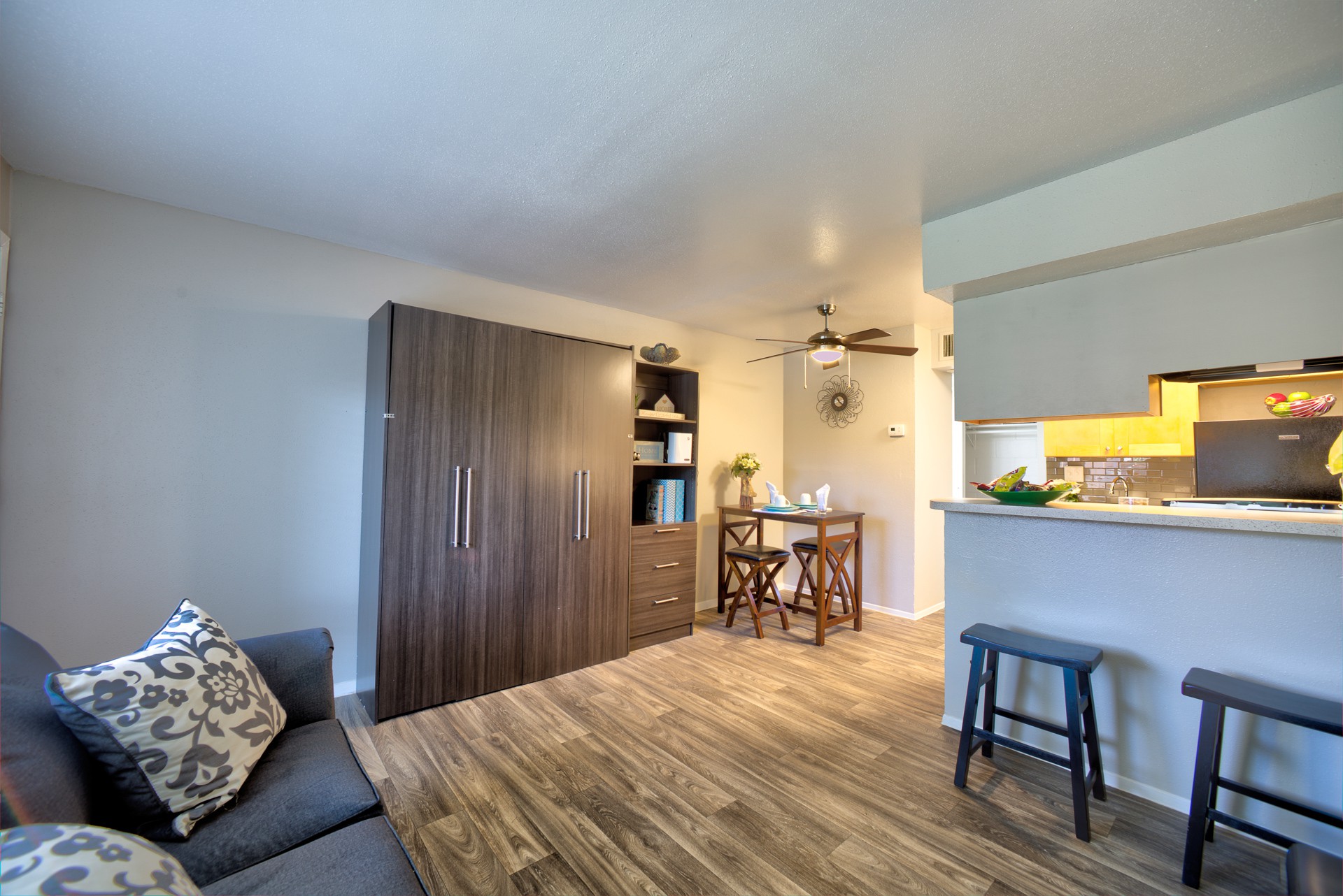 Balcones Urban Flats, San Antonio - (see pics & AVAIL)