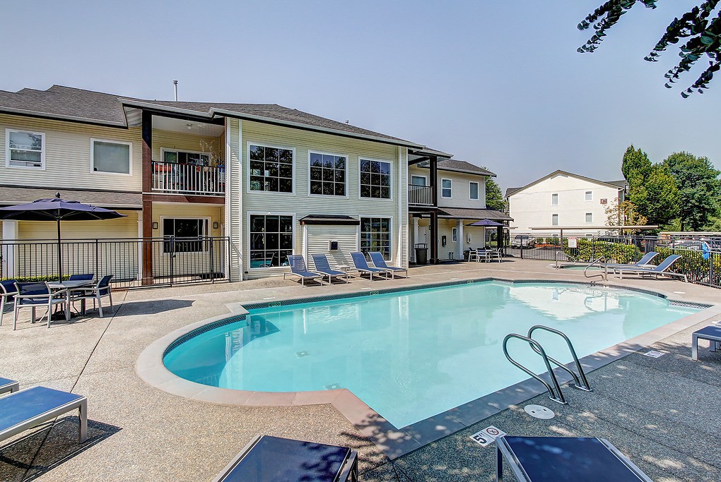 Fairwood Pond, Renton - (see pics & AVAIL)