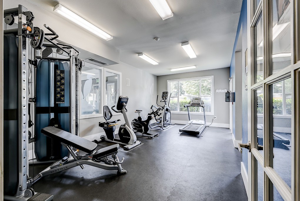 Fairwood Pond, Renton - (see pics & AVAIL)