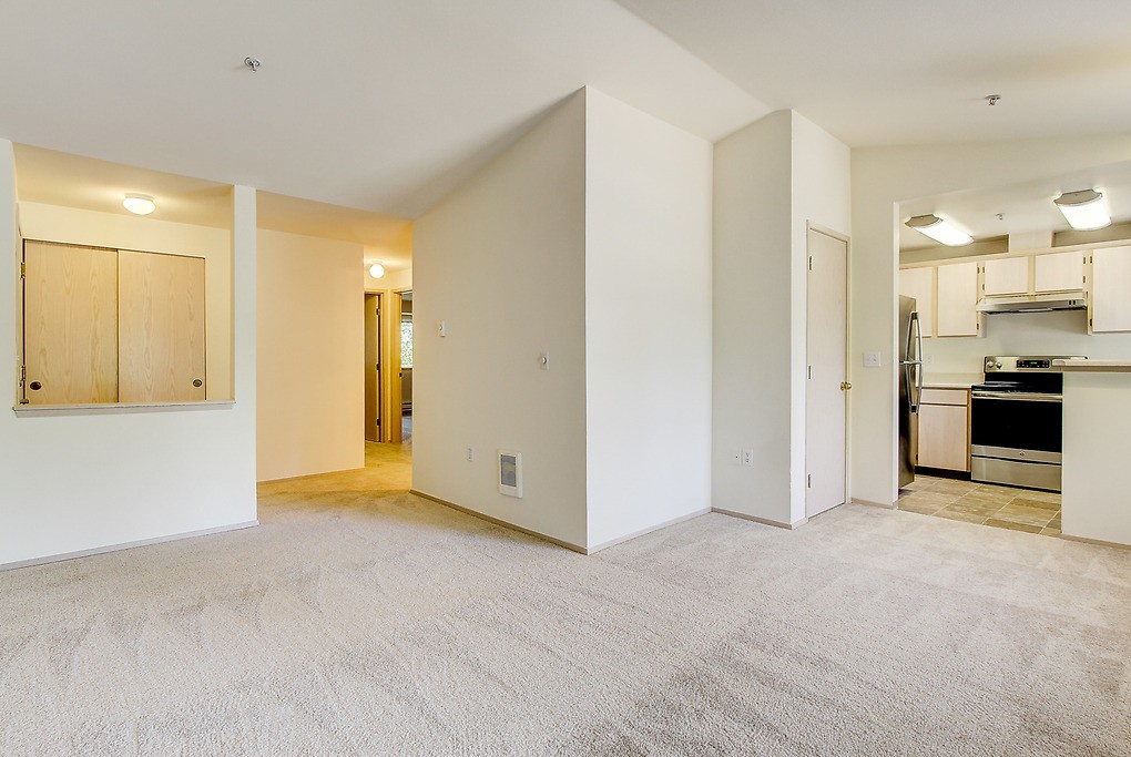 Fairwood Pond, Renton - (see pics & AVAIL)