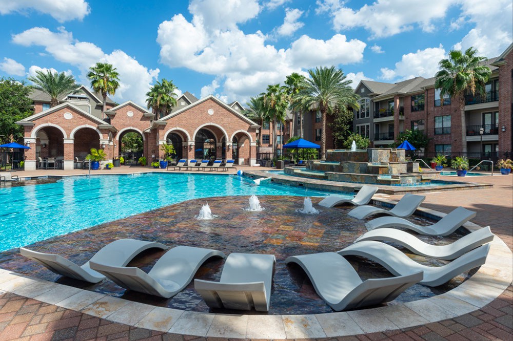 San Paloma, Houston (see reviews, pics &amp; AVAIL)