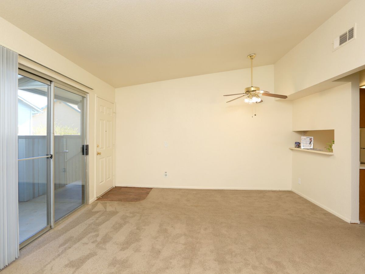 College Glen, Sacramento (see pics &amp; AVAIL)