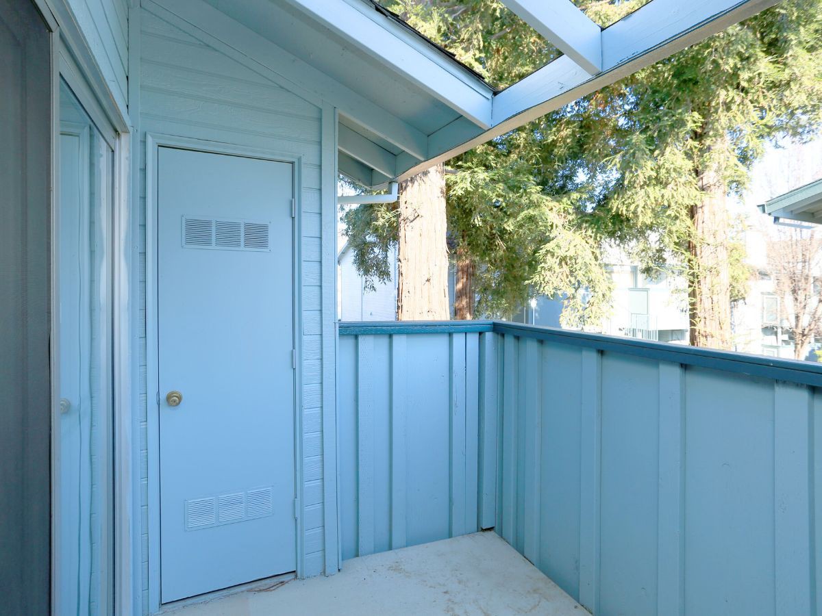 College Glen, Sacramento (see pics &amp; AVAIL)