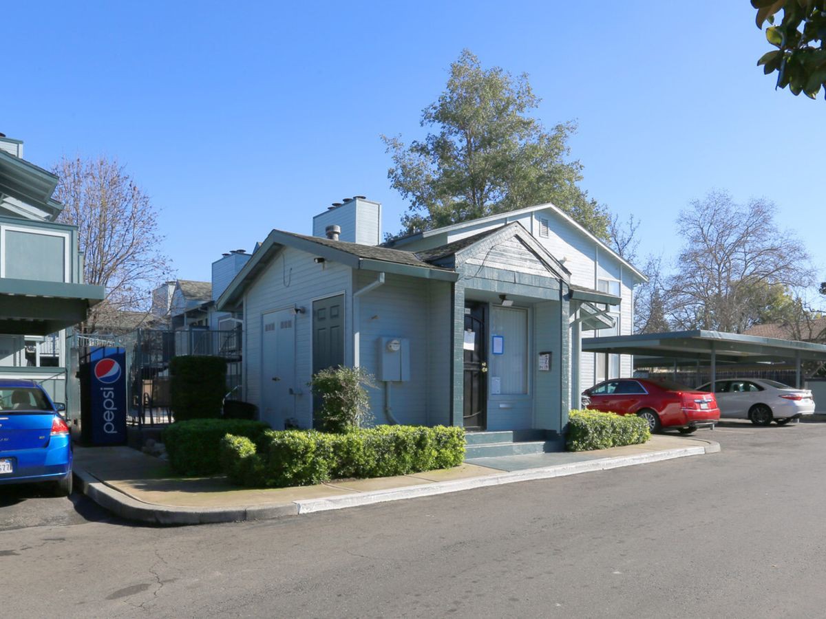 College Glen, Sacramento (see pics &amp; AVAIL)