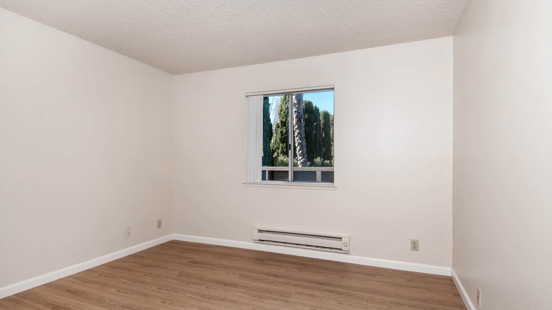 Creekside Apartments, San Mateo - (see reviews, pics & AVAIL)