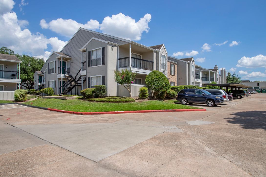 Silverado Apartments, Houston (see reviews, pics &amp; AVAIL)