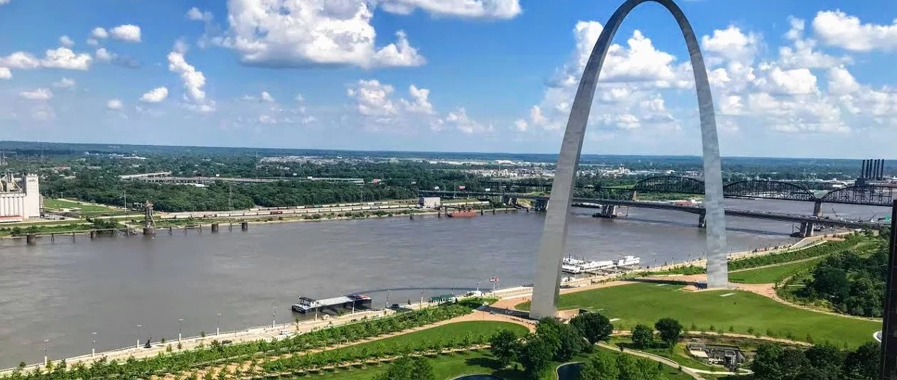 The Gentry's Landing, St. Louis - (see pics & AVAIL)