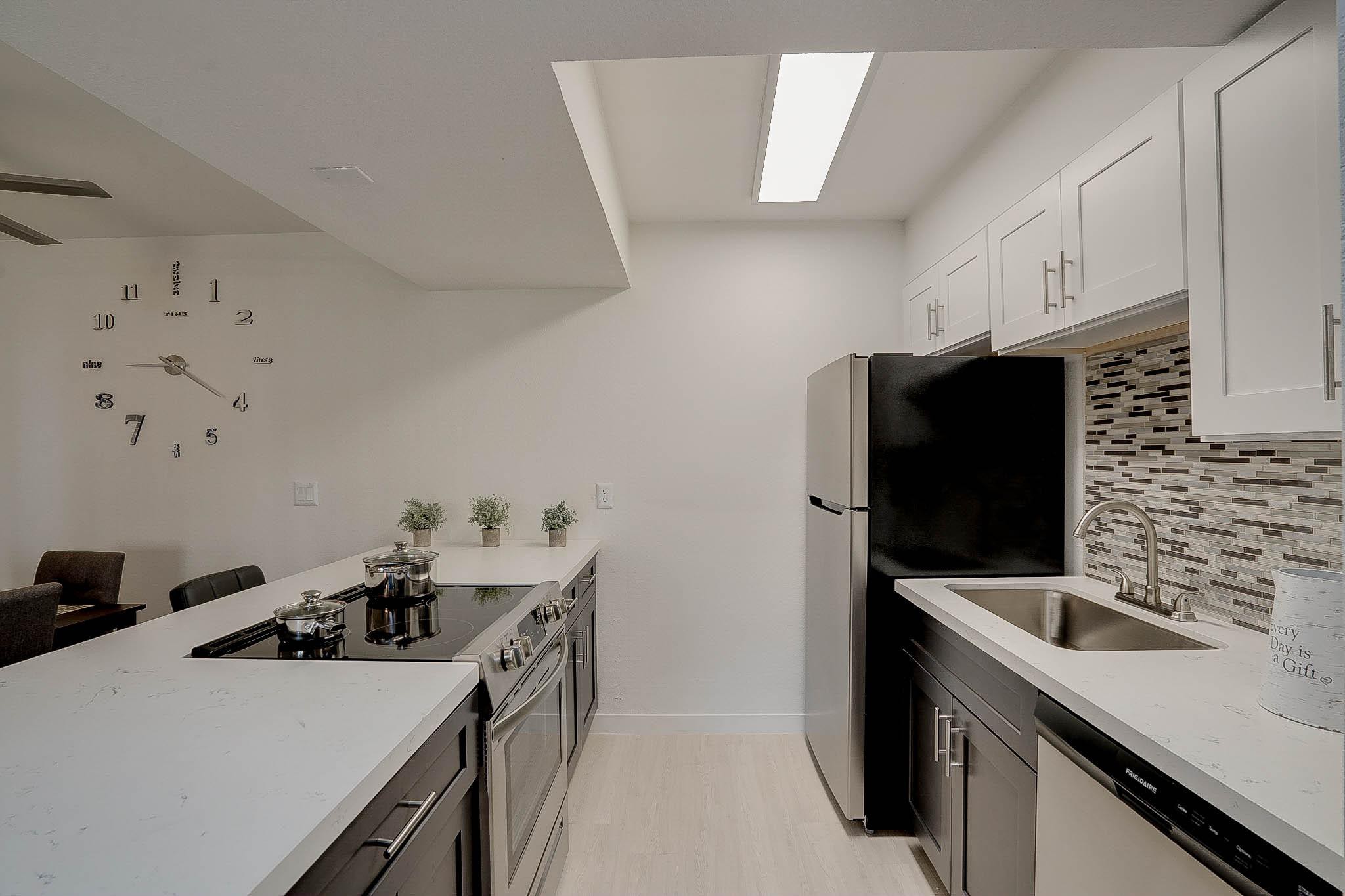 Deer Creek Village, Phoenix - (see pics & AVAIL)