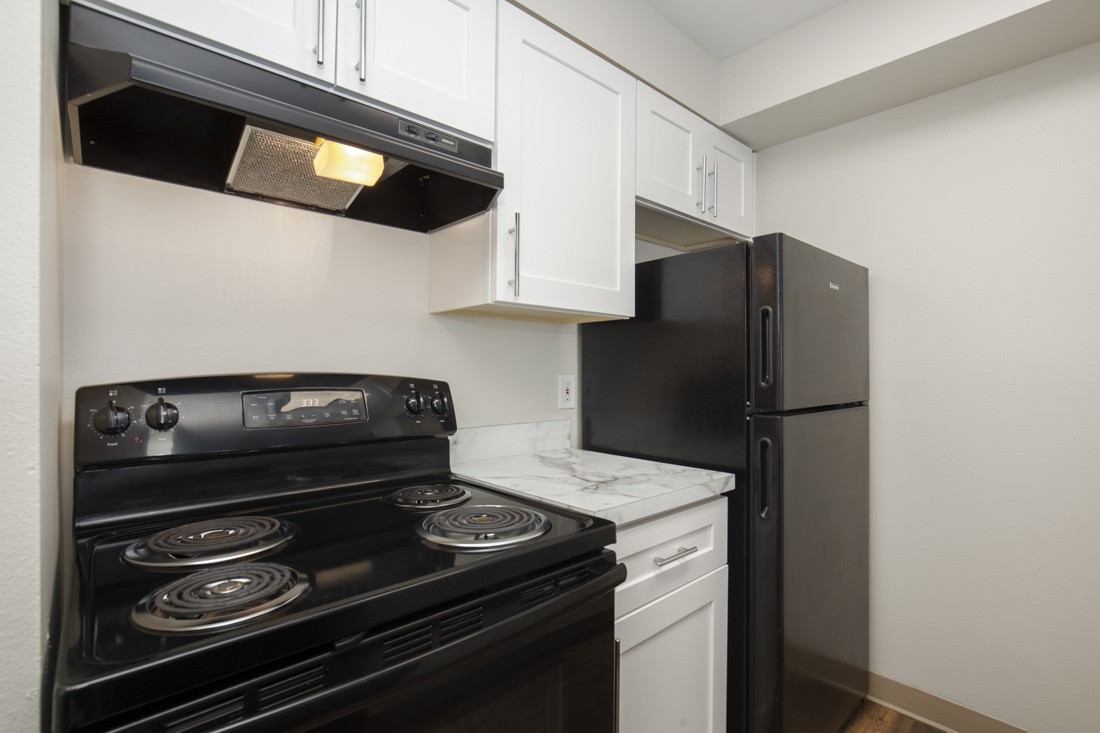 Camelot Apartments, Everett - (see pics & AVAIL)