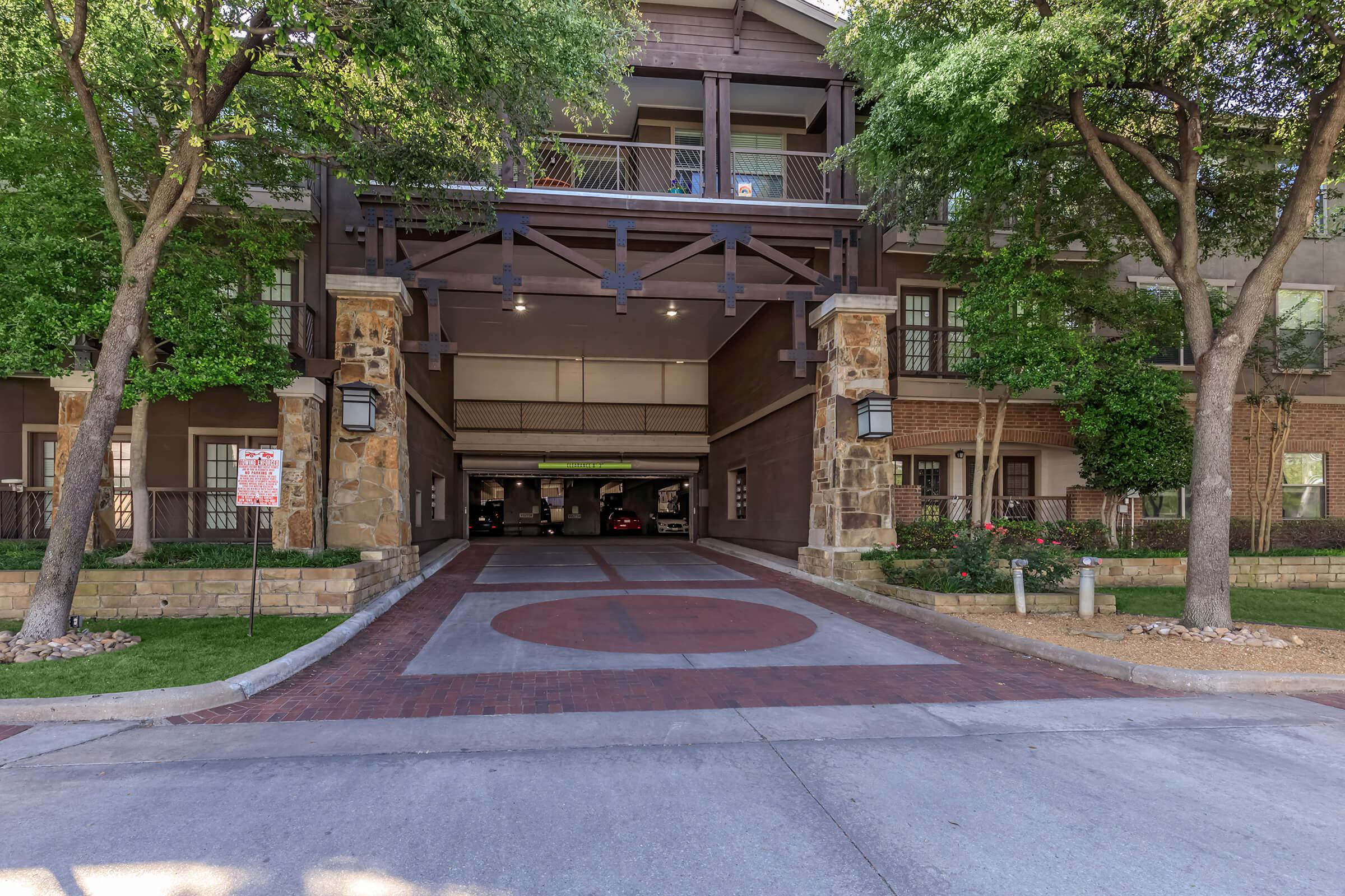 Easton Apartment Homes, Dallas (see pics & AVAIL)