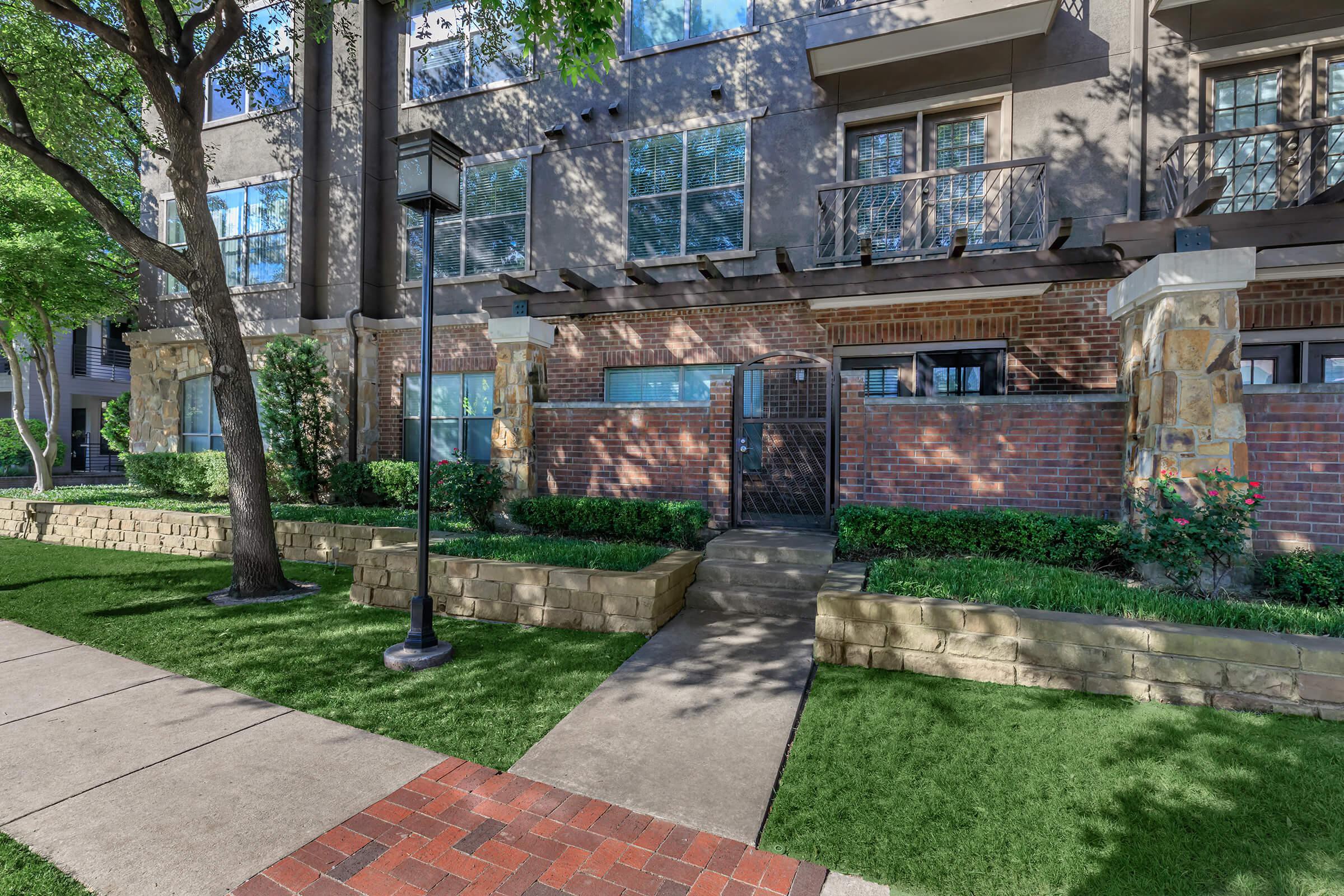 Easton Apartment Homes, Dallas (see pics & AVAIL)