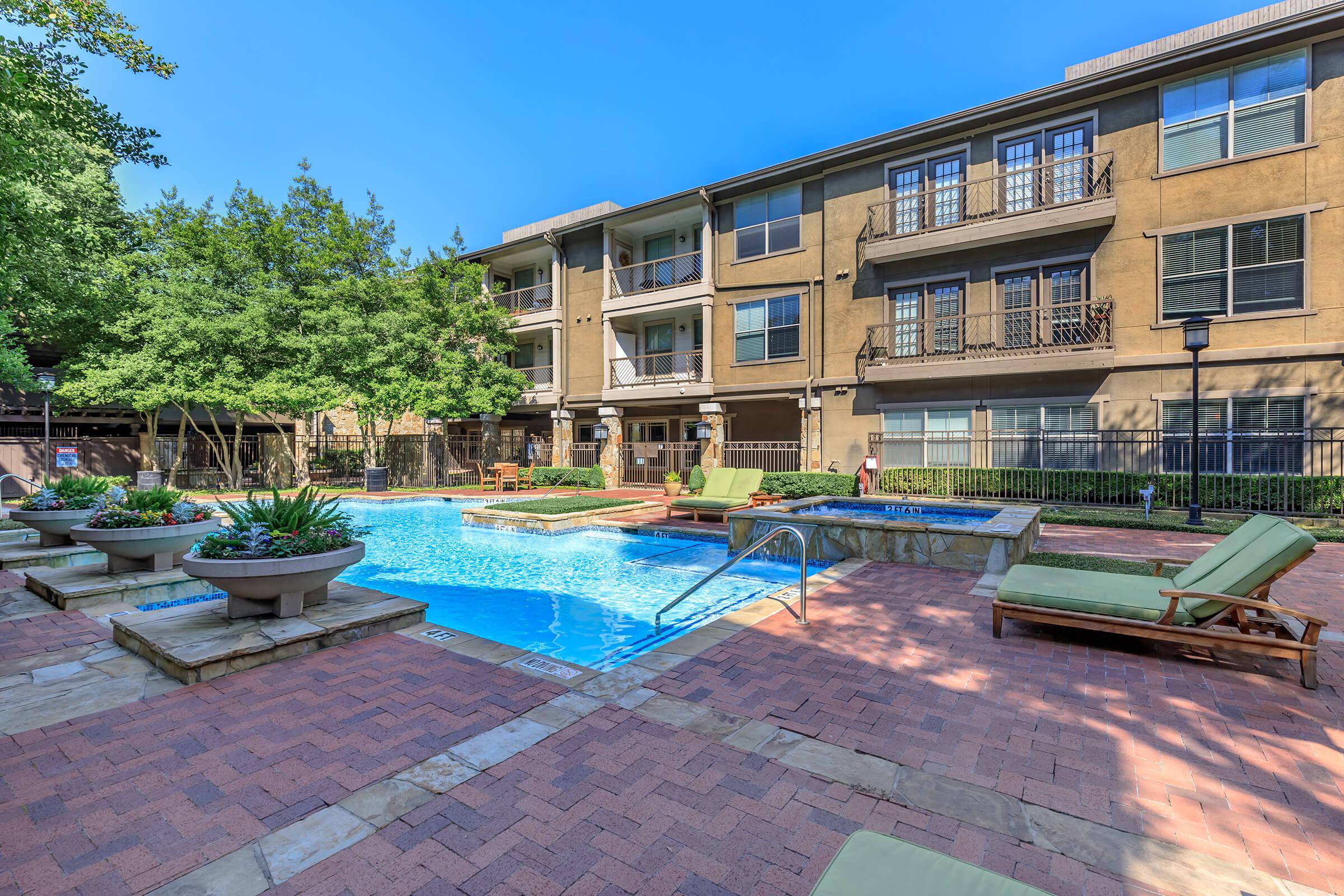 Easton Apartment Homes, Dallas (see pics & AVAIL)