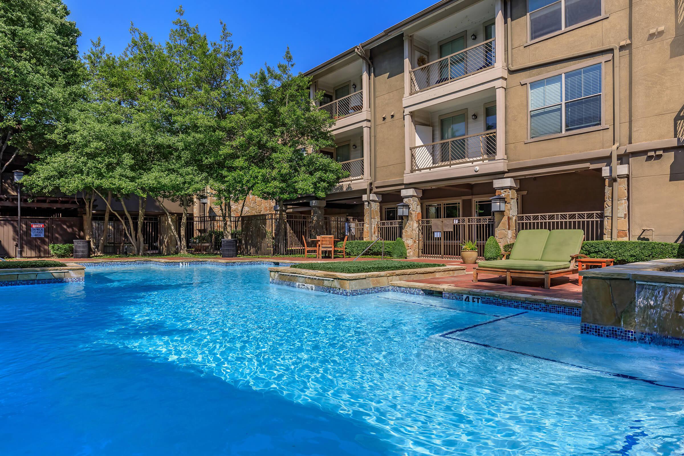 Easton Apartment Homes, Dallas (see pics & AVAIL)