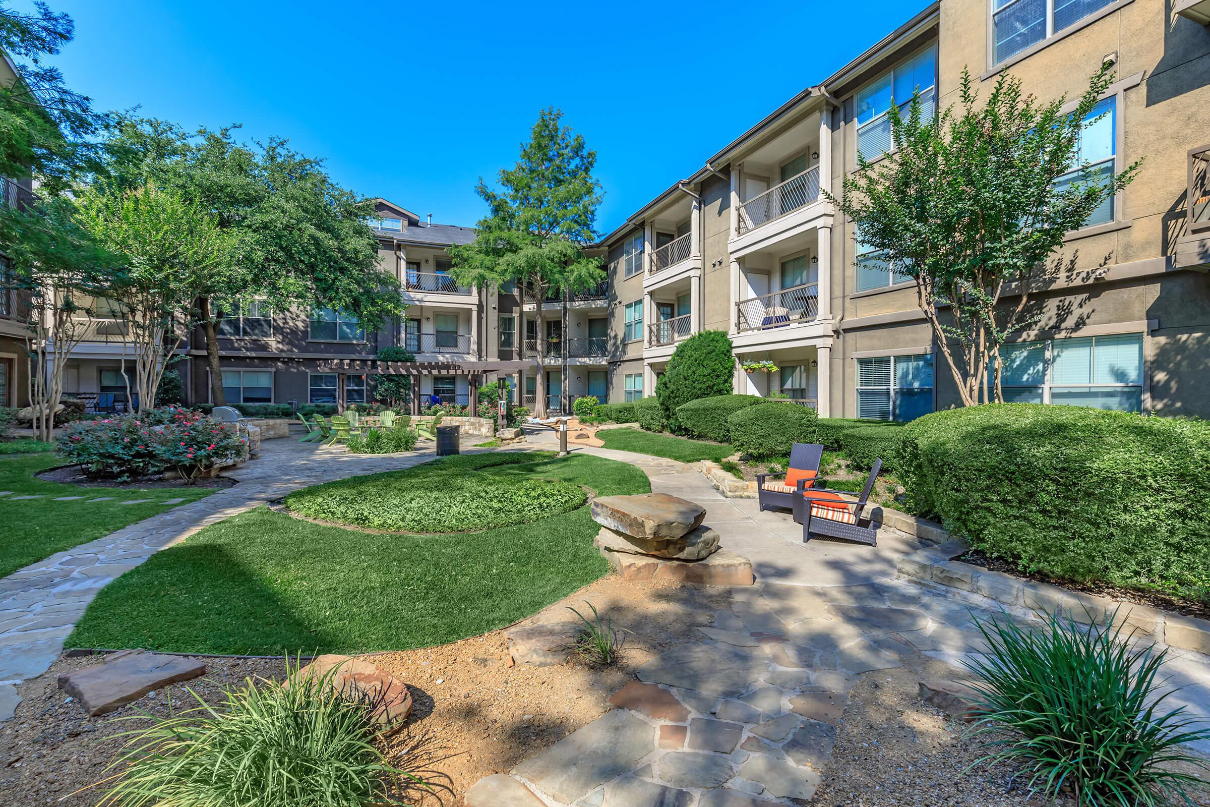 Easton Apartment Homes, Dallas (see pics & AVAIL)