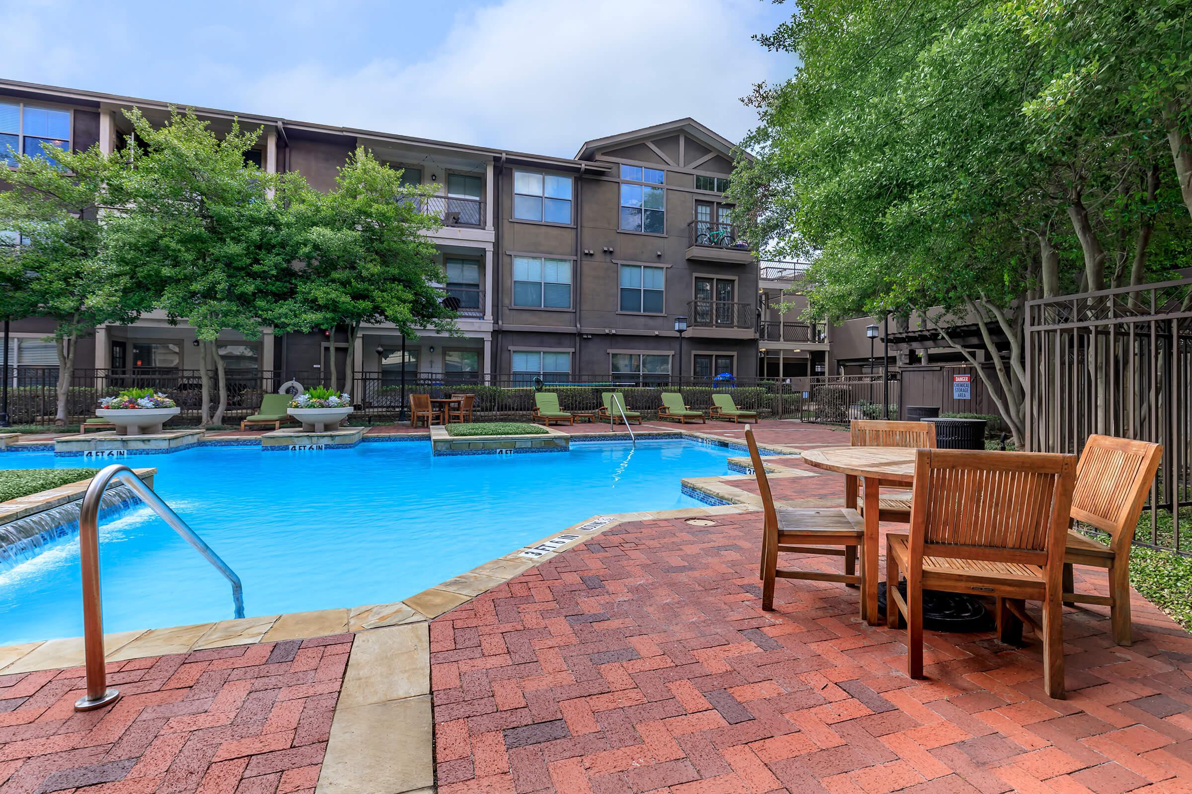 Easton Apartment Homes, Dallas (see pics & AVAIL)