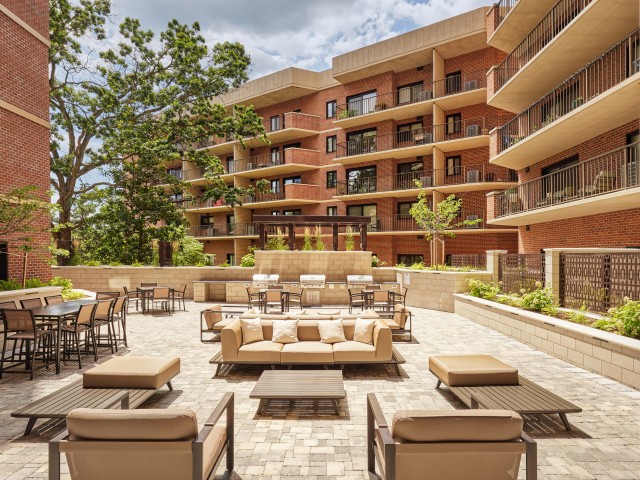 Courtland Park, Arlington (see pics &amp; AVAIL)