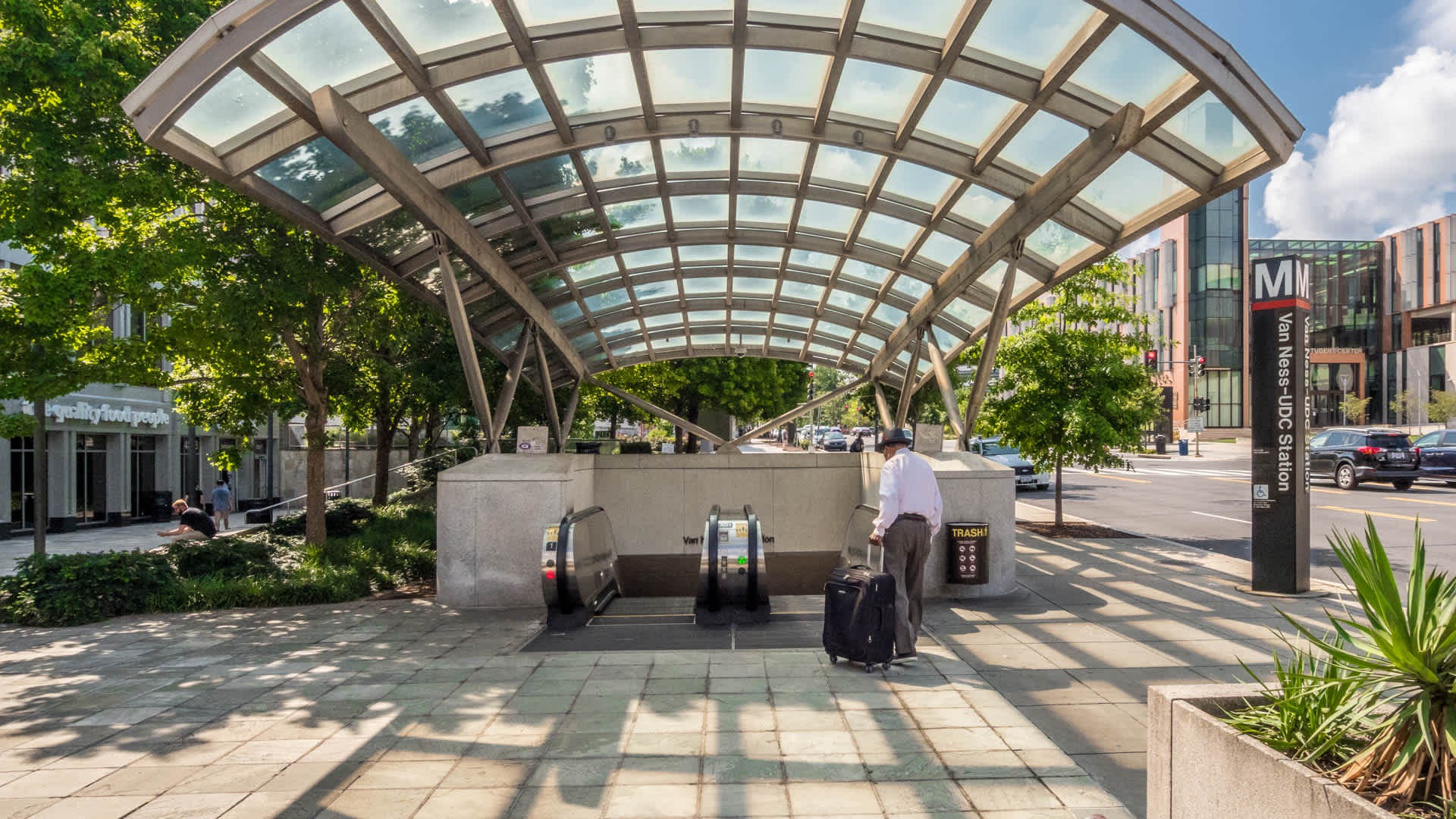 3003 Van Ness, Washington - (see pics & AVAIL)