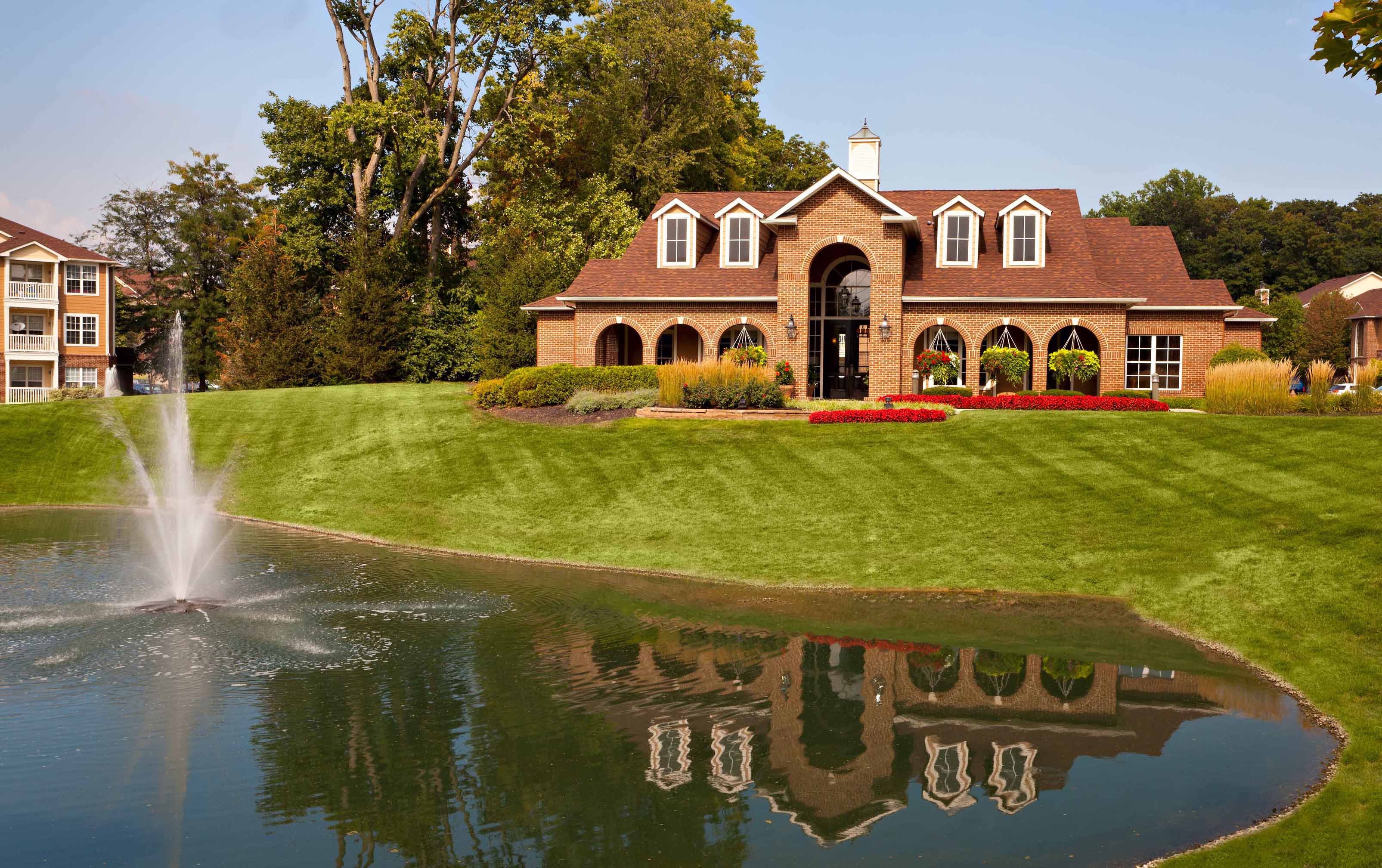 Castle Creek Apartments, Indianapolis - (see pics & AVAIL)