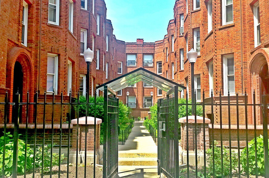 1338 W Argyle, Chicago - (see pics & AVAIL)